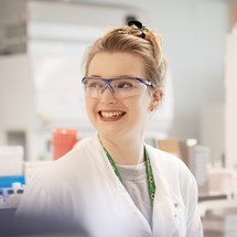 Female scientist 