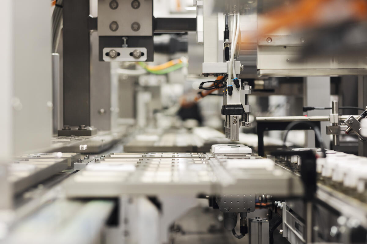 Manufacturing equipment for respiratory medicine