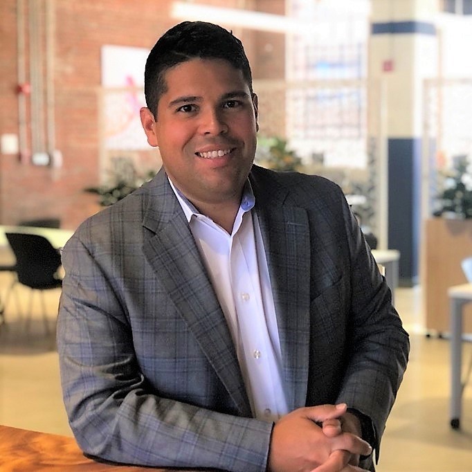 Carlos Santiago headshot